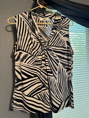 Jones Studio Black & White Twist-Front Tank Top